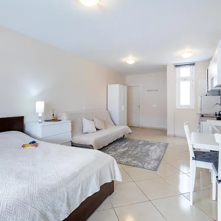 Paula Апартаменты Адехе